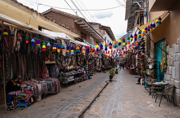Древние руины инков и базарный день в перуанской глубинке