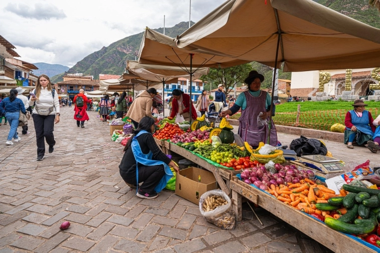 Древние руины инков и базарный день в перуанской глубинке