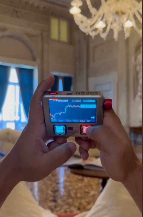 Первая в мире консоль для денег. Первая в мире консоль для денег.