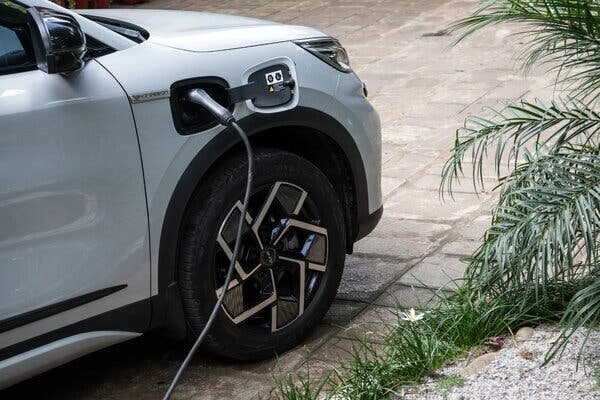 Страна, где 76 % продаваемых автомобилей — электрические