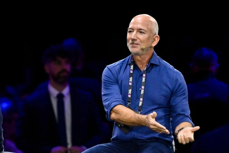 Безос видит центры обработки данных в космосе и предрекает, что «пузырь» ИИ окупится, как и доткомы