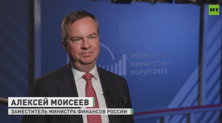 Я встречался с рядом российских учёных, которые говорили, что золото будет стоить $35 тыс за унцию. Моя личная точка зрения: золото будет расти и дальше — замминфина Моисеев в интервью RT