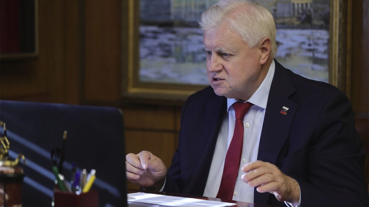 Сергей Миронов: Масло подорожало на 34%, сметана и молоко - на 22%. А доходы большинства граждан, вопреки отчетам Росстата, снижаются, и люди банально начинают экономить на еде