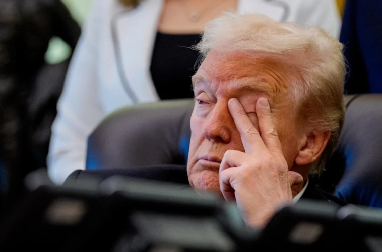 Трамп стал походить на Байдена Трамп стал походить на Байдена