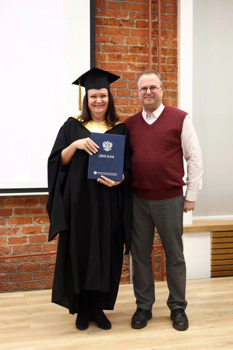 Дипломы первому выпуску программы "Финансовые и фондовые рынки" в ВШБ НИУ ВШЭ Дипломы первому выпуску программы "Финансовые и фондовые рынки" в ВШБ НИУ ВШЭ