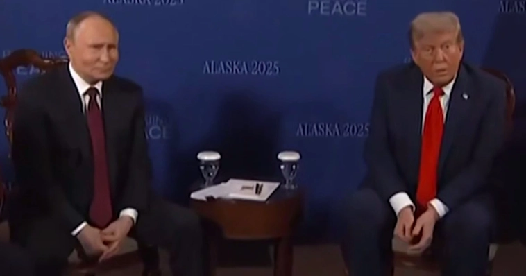 Обратите внимание на выражение лиц