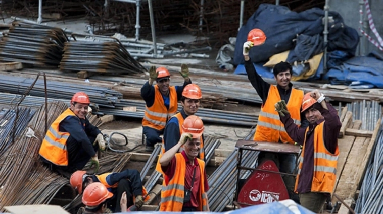 Запрет на работу мигрантов на стройках в Вологодской области продержался меньше недели Запрет на работу мигрантов на стройках в Вологодской области продержался меньше недели