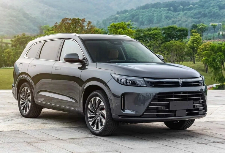 МТС продал в салоне тц Галерея(Питер) первый автомобиль, AITO SERES М7 МТС продал в салоне тц Галерея(Питер) первый автомобиль, AITO SERES М7