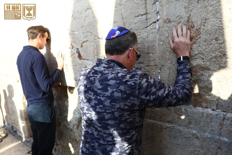 Томагавканье