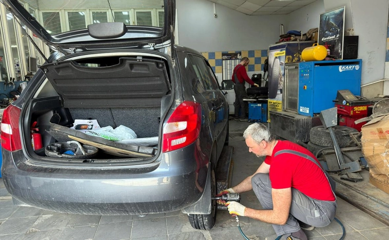 Средний работник постарел на 3 месяца и стал работать меньше на минуту.... Росстат... Средний работник постарел на 3 месяца и стал работать меньше на минуту.... Росстат...