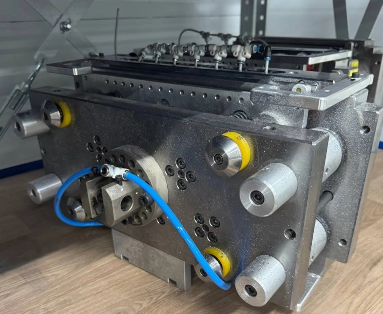 Порезал фольгу и заработал 17 млн в месяц, покупатели довольны, и даже облизывают