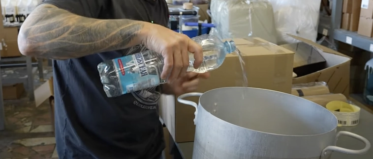 Я ушел с маркетплейсов, делал 22 млн в год, а теперь арендодатель убивает мое производство