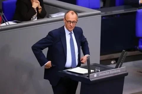 Немецкий "тормоз" без колебаний выгибает финансовый хребет всей нации Немецкий "тормоз" без колебаний выгибает финансовый хребет всей нации