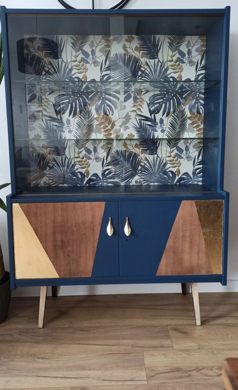 Преображаю и продаю советскую мебель на 10 млн рублей в год. Или как я тусуюсь по заброшкам.