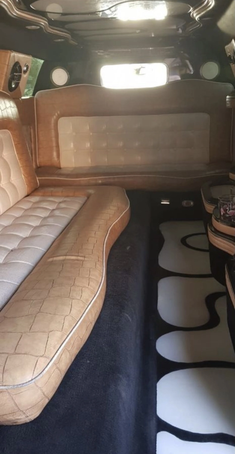 Купил лимузин за 300к и работаю в городе с населением 50 тысяч человек без рекламы. Купил лимузин за 300к и работаю в городе с населением 50 тысяч человек без рекламы.