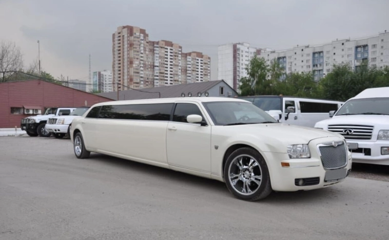 Купил лимузин за 300к и работаю в городе с населением 50 тысяч человек без рекламы. Купил лимузин за 300к и работаю в городе с населением 50 тысяч человек без рекламы.