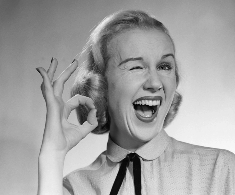 Уволилась, взяла в долг 100к и открыла бизнес по установке натяжных потолков. Через 2 года вернулась в найм.