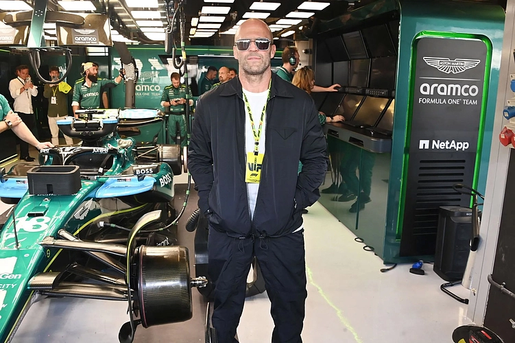 Маркетинг в фильме «Мастер» с Джейсоном Стэйтемом Маркетинг в фильме «Мастер» с Джейсоном Стэйтемом