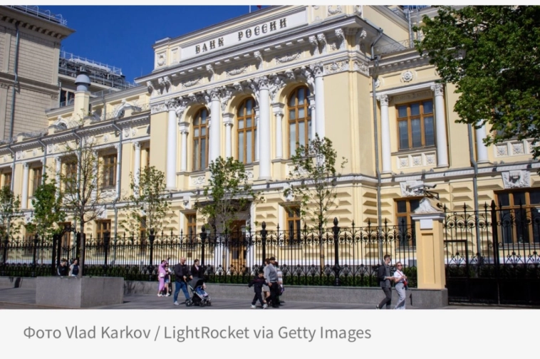 Центробанк  решил снизить ключевую ставку на  200 б.п., до 18%.