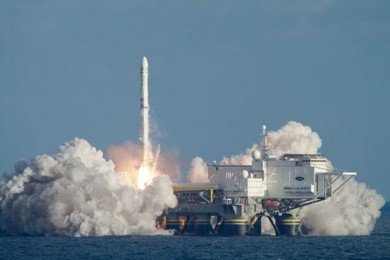 Россия запустила спутник с плавучего космодрома.