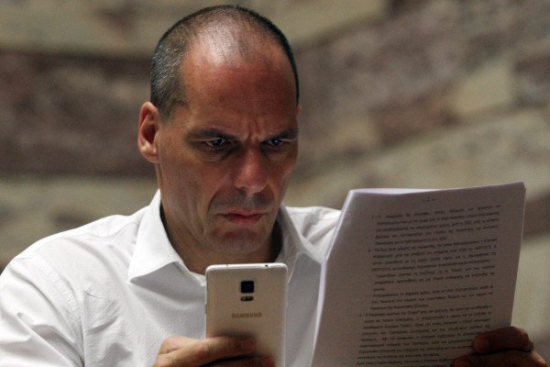 Греция: процесс в отношении бывшего министра финансов Вароуфакиса по обвинению в государственной измене.