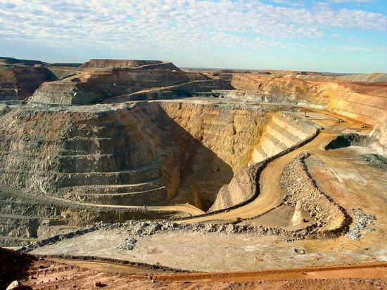 Gold Fields ежедневно теряет по 1,4 тыс унций золота из-за забастовки 15 тыс рабочих на руднике KDC West в ЮАР