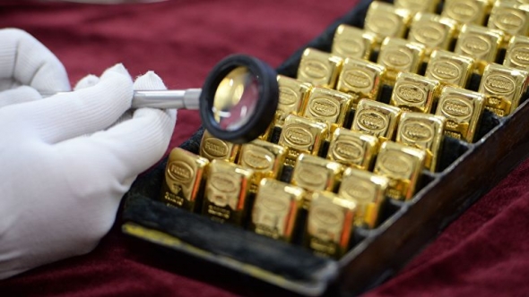 Слитки для народа: россиянам предложат золото вместо долларов