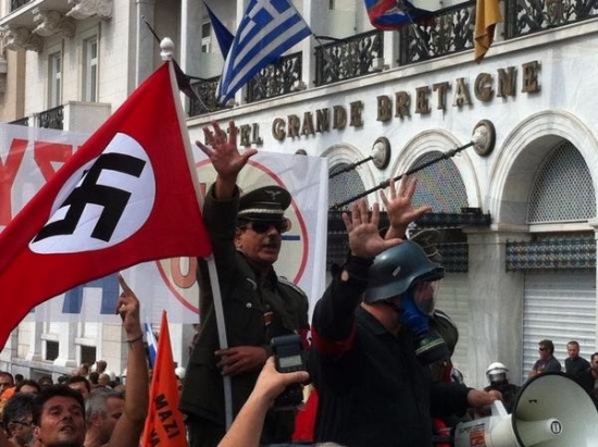 Ангела Меркель посетила Грецию - вот любопытное фото с демонстрации.
