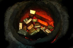 Золото и серебро просели до 4-недельных минимумов