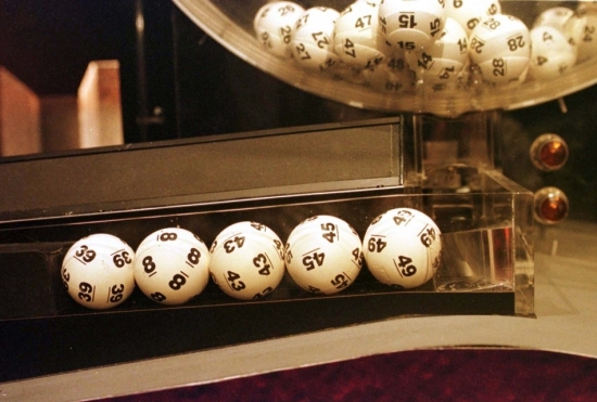 Красивая победа математики и предприимчивости над лотерейным азартом.