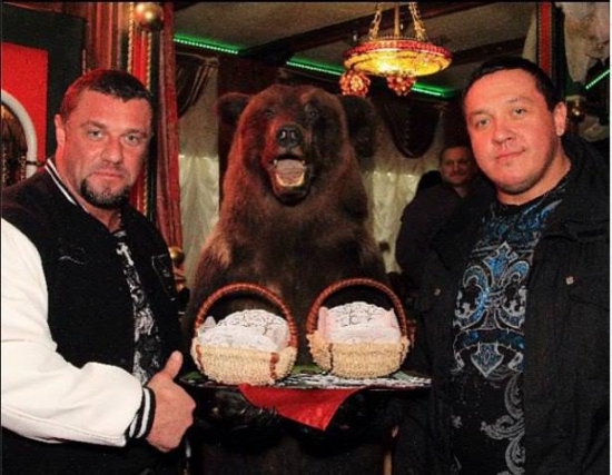 Медведи угощают ;)))