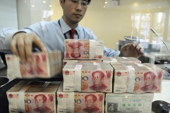 Китай отменяет контроль за курсом доллара к юаню.