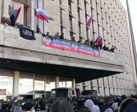 В Донецке захватили здание областной госадминистрации