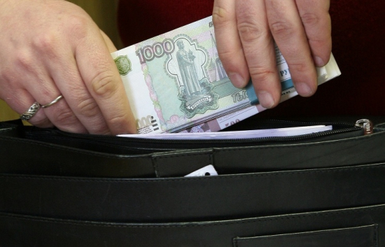 Зарплата чиновников в РФ за январь-сентябрь выросла на 18,3%