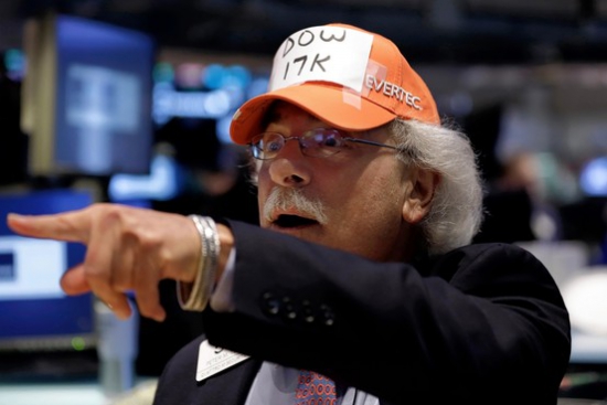 5 акций, которые вытянули Dow к 17000