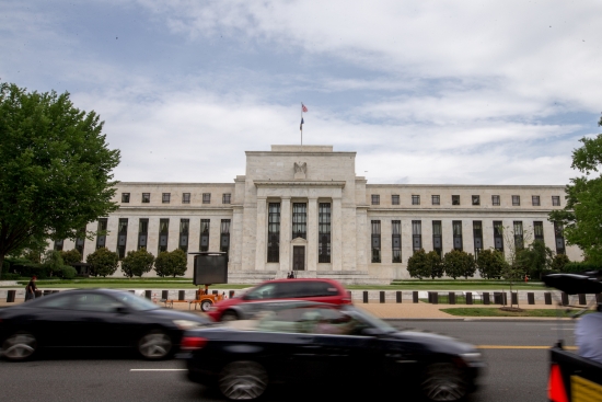 Обзор рынка: Инвесторы ждут заседания FOMC, британский фунт подешевел