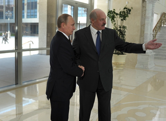 Два красавчика.Лукашенко поздравил Путина с днем рождения