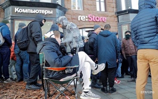 В Москве люди 3 дня стоят в очереди за iPhone X
