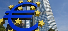 Евро к доллару упал до минимума за 11 лет