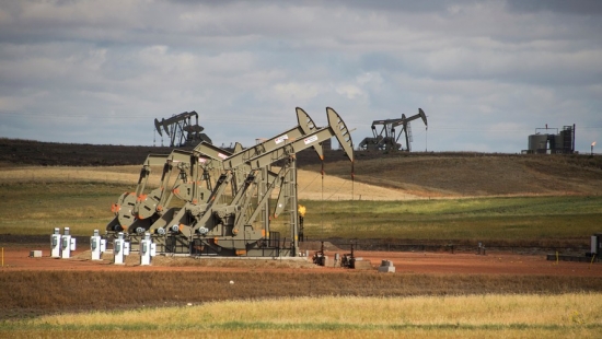 Нефть на 1-месячном минимуме, на фоне роста запасов США