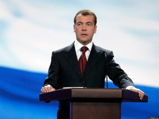 Медведев подготовил «сложные решения» в экономике