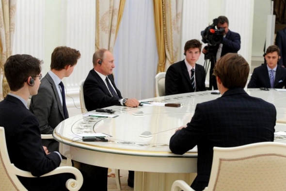 Молодые английские аристократы на приёме в Кремле. Кто кого принимает?