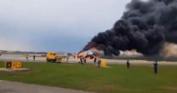 ЧП в Шереметьево: SSJ-100 "Аэрофлота" совершил экстренную посадку и загорелся