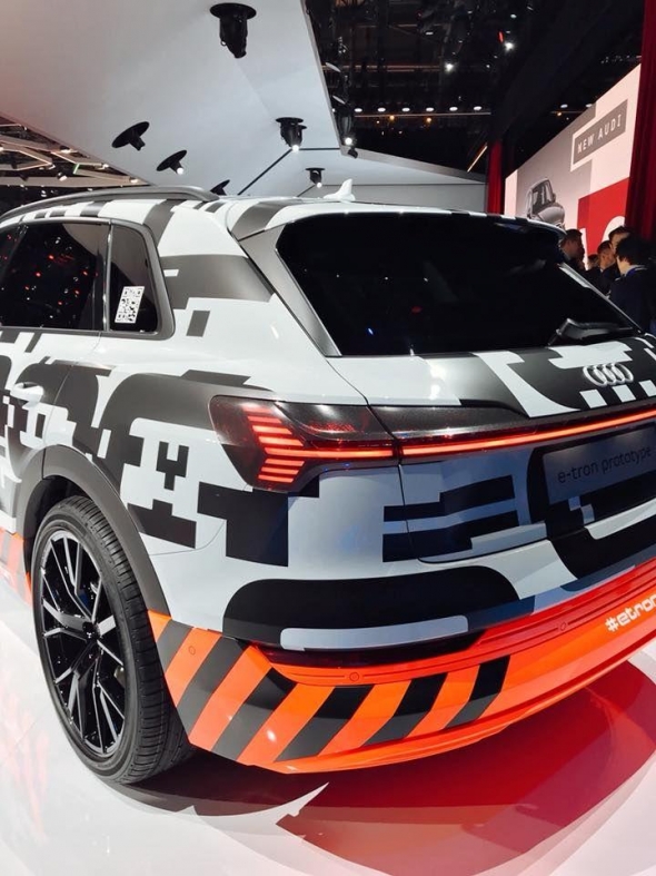 Audi начнет продажи электрического внедорожника E-Tron в 2018-2019гг.