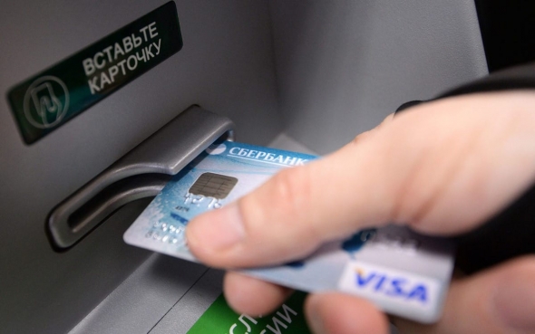 «Сбербанк» ввел 13% налог для владельцев банковских карт