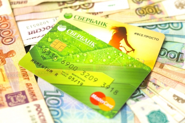 «Сбербанк» ввел 13% налог для владельцев банковских карт