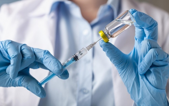 Стартовала вакцинация от коронавируса, а Швеция признала ошибку и вводит полный локдаун