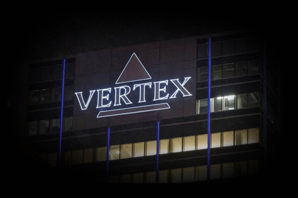 Акции Vertex Pharmaceuticals упали на 10% после приостановки КИ кандидата VX-864